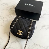 中古包Chanel魚子黑金旋轉扣馬鞍包 斜背包 單肩包 側背包 二手包