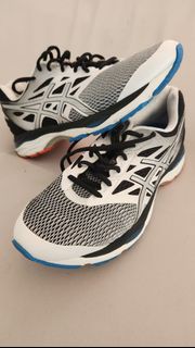 Asics Gel Cumulus 18 跑步鞋