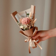 - 奶香氣息 - 精油擴香 小花束 索拉花 不雕花 乾燥花 畢業花束