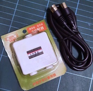 TOSHIOU 天線 1分2, 天線一開二分線器，簡易型屋內用。用於分配電視訊號，可將訊號分成兩路。包裝上標示著2分天線和VHF/UHF天線。背面有安裝示意圖，方便安裝。( 送埋 天線 公乸 接線一條