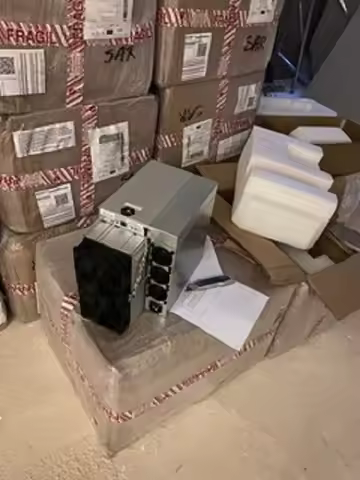 AN Bitmain Antminer S21 XP 270TH/s High-Efficiency SHA-256 ASIC Miner