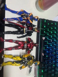 急放假面騎士Shf&改件Jeanne$250齊件Saber(搞衰咗適合做素體)$100齊件 Ghost鬥魂(勁花+斷角適合做素體)$70齊件 OOO貓聯組真骨(左手係第三方關節 冇剪幣)$450齊件 