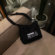 Lucy — Slingbag "Fellow"