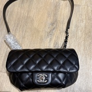 CHANEL香奈兒 經典雙C LOGO菱格紋小牛皮轉釦腰包