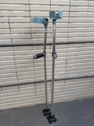  前臂拐杖+助行架+全新尿壺+電動輪椅