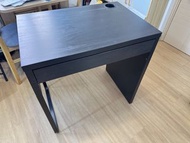 ikea 電腦桌連貯物架
