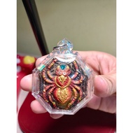 佛牌: 超强招财人缘蜘蛛牌 师父: Aj Aod 寺庙: Samnak Song 佛历: Be2565