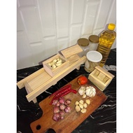 MERAH Onion slicer Onion slicer Red onion slicer made of wood