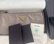 新款 Prada Milano 長款銀灰色銀包