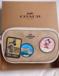 🌟近全新🌟COACH 新款徽章相機包👜迪士尼米奇限量版👀彩虹🌈寬版肩帶包  #newstart