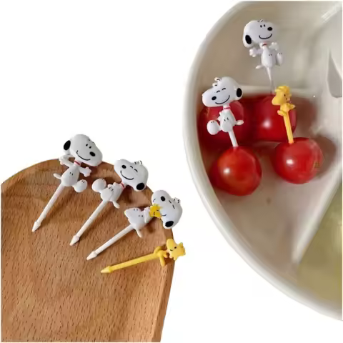 Snoopy cartoon cute creative three-dimensional puppy pattern children's lunch fruit fork Japanese po