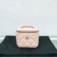近新 Chanel mini vanity light beige caviar 荔枝牛皮小盒子 / 小廢包