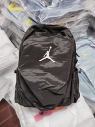 💥現貨💥 潮人必備防潑水Jordan飛人標誌大容量後背包 | Jordan Jumpman Logo Large Capacity Backpack | 耐磨耐髒面料 | 多隔層收納設計 | 可容納1
