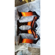 The outer wings of the yamaha F1ZR are black