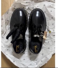 Dr Martens Holly 厚底黑色絲帶增高女鞋