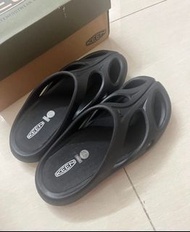 keen shanti 戶外防滑拖鞋 黑色