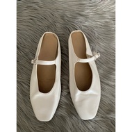 Flat shoes size sz38.