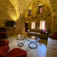 โรงแรม Nina s House Charming Loft in 700-Year-Old Gem in heart of Byblos - Jbeil