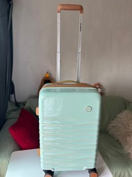 二手系列：原價$600 90% 新V roox 21 吋可擴展行李箱；second hand 90% new V Voox 21 inch expandable  luggage 57 x 35 x 
