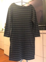 Uniqlo M號深灰藍橫條紋七分袖T shirt 洋裝