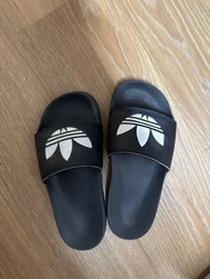Adidas 拖鞋