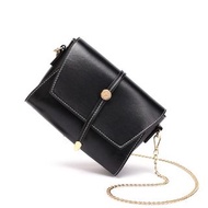 Mizzue黑色彷皮金圓釘明縫皮帶翻蓋斜背包