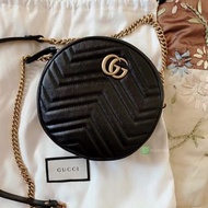 🔥99 新✨全港最平 ‼️正品任驗 ‼️Gucci GG Marmont 黑金圓餅斜挎包 550154 小牛皮 Calfskin 金智秀同款 人氣熱賣 💖👏 現貨 正品任驗 #女裝手袋 #包包 #Lu