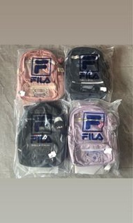外國預訂 4色選 FILA 多口袋 後透氣網面 背帶 實用揹包 配熊円掛件 零錢包 手拎袋