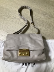 全新正品 Furla leather handbag shoulder and crossbody light beige 女真皮手袋, 包包淺杏色