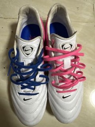 Nike 足球鞋