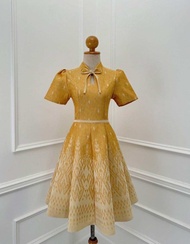 N660 ชุดเดรสผ้าทอคอปีน แต่งโบว์ กระโปรง8ชิ้น แขนกระบอก งานอัดกาว ทั้งชุด ทุกชิ้น ซิปซ่อนด้านหลัง