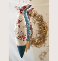 日本風拼色超大胖胖魚紓壓氣味玩具,貓咪可踢踢也可當枕頭潰逃喔~