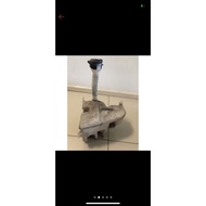 Lexus is250 gse20 wiper washer tank water tank washer pump water pump