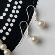 Modern 6-7mm round pearl Pearly Dolly Akoya pearl earrings