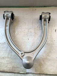 ปีกนกบนหน้า/ซ้าย Benz W205w238W213W253 Part no. 2053303303