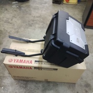 (USED)KAPPA KGR46 TOP BOX WITH TOP BOX BRACKET YAMAHA MT09 V2