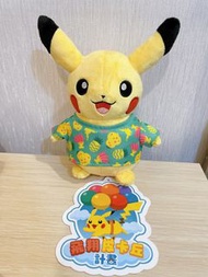 (🇹🇼台灣代購) 現貨獨家全新含吊牌‼️2023年台北Pokemon GO Safari Zone: Taipei活動會場限定樹果 T-Shirt 比卡超公仔-pikachu 皮卡丘 寶可夢  寵物小