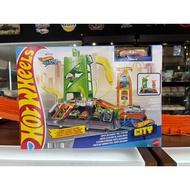 HTN79 Hot Wheels City Super Fuel Station