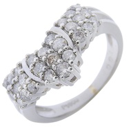 V型戒指，8.5號，Pt900鉑金材質，鑲嵌1.00克拉鑽石，約5.9克。 V字形設計。女士款。 [二手]