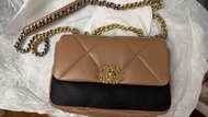 Chanel 19 small焦糖色