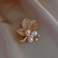 Temperament Pearl Ginkgo leaf Brooch Korean version shine Pearl Leaf Brooch Popularity Accessories