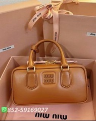 全新閒置✨全港最平 ‼支持面交陪驗 ‼🌈MiuMiu Arcadie leather bag（Small）Cognac Miu Miu 幹邑色 保齡球包💖可斜孭 可單肩 可手提👏現貨 #包包 #han