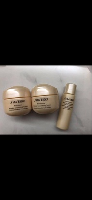 勁平。 全新 Shiseido Benefiance 一套3件， 有Shiseido Benefiance Winkle Smoothing Cream 深層活膚抗皺乳霜及Shiseido Benef