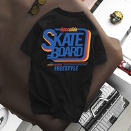 T-shirt graphique Skate board sport typographiet T-shirts ICON DENIM Thiết kế trẻ trung năng động.