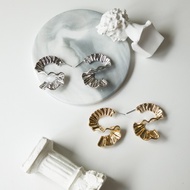 [ZANZAN ZANZAN] Anti-Allergic Steel Needle-Irregular S-Shaped Metal Earrings [Ek59bf009 _ Sus]