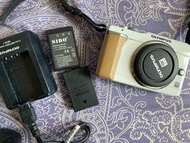 Olympus Pen EPL1 camera with charger and two battery (without lens) 連充電電池頸相機帶不連鏡頭