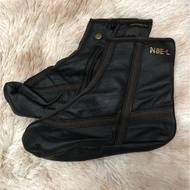 KUFF KUF SARUNG KAKI KULIT. SIZE:5-14 ( LEATHER SOCKS )