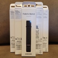 51折不議 Samsung Galaxy Watch6 Classic 20mm Strap 空氣感織布錶帶 (M/L) Fabric Band 的輕量化設計讓你可以長時間佩戴手錶，即使戴著手錶也能輕鬆進入寧靜的睡眠狀態。它使用反光紗線製成，能夠在黑暗中輕鬆被發現，只限沙田站交收 / SF到付。