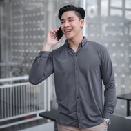 Kemeja pique pria lengan panjang model slim fit polos formal bahan katun pique