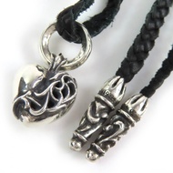 全新 △ CHROME HEARTS 心型吊墜皮繩項鍊，925 銀，總重 23.72 克，男款，非常推薦 ◎